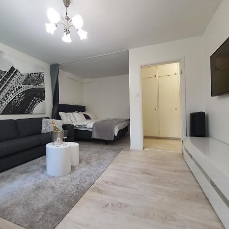 Close To The Metro And The Beach!!! With A View Of The Scandinavian Forest 斯德哥尔摩 外观 照片