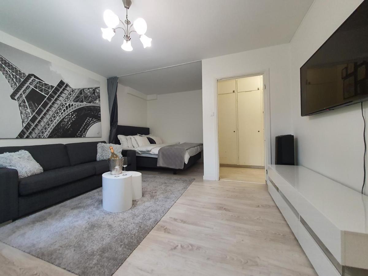 Close To The Metro And The Beach!!! With A View Of The Scandinavian Forest 斯德哥尔摩 外观 照片