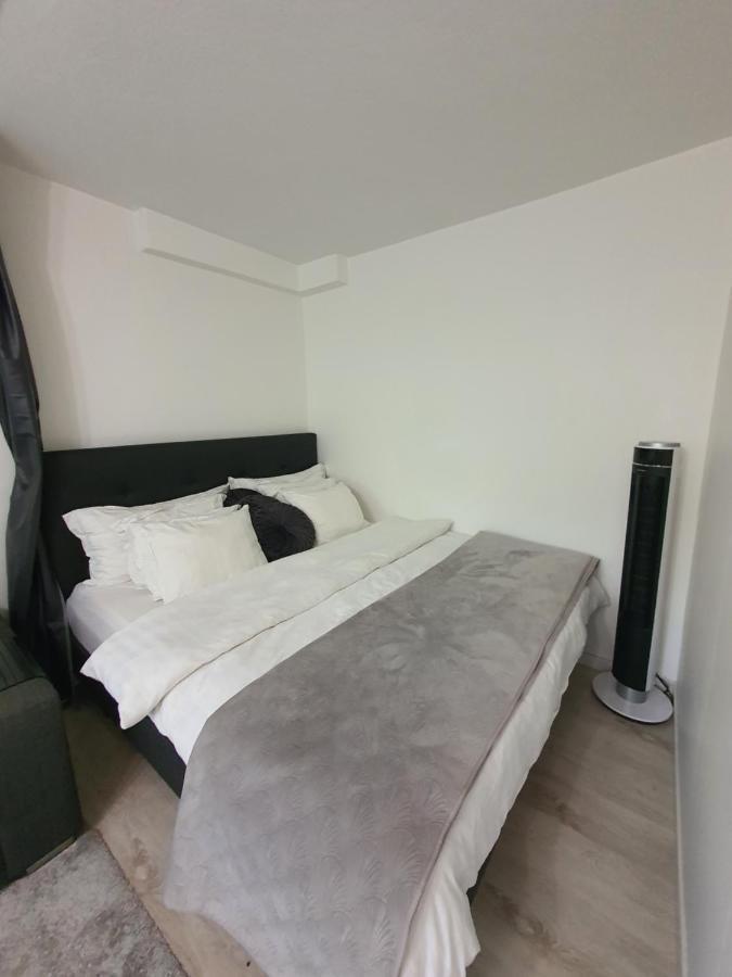 Close To The Metro And The Beach!!! With A View Of The Scandinavian Forest 斯德哥尔摩 外观 照片